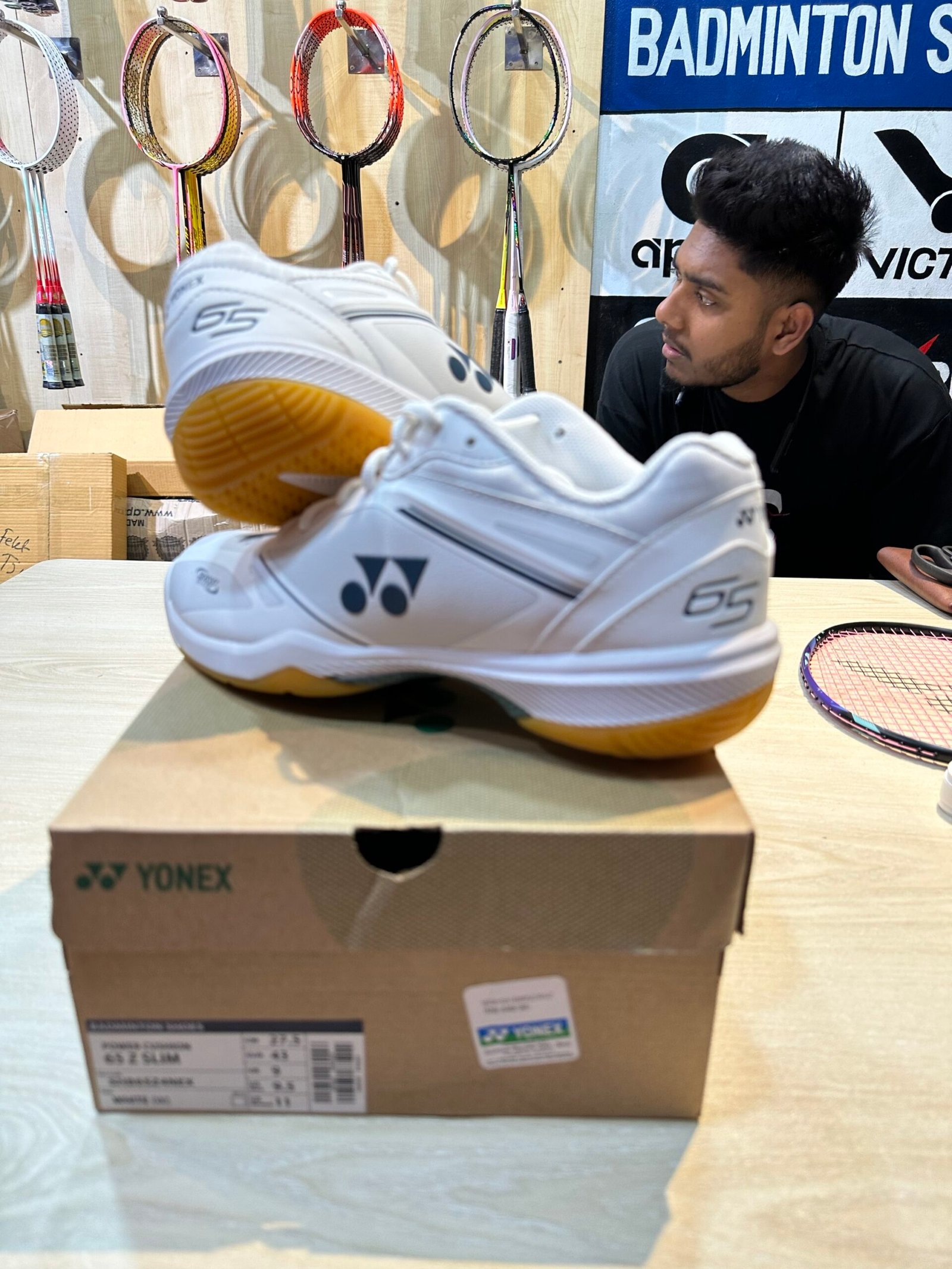 Yonex power cushion 65 Z4 (Men’s)(41,42,43,44,45,)